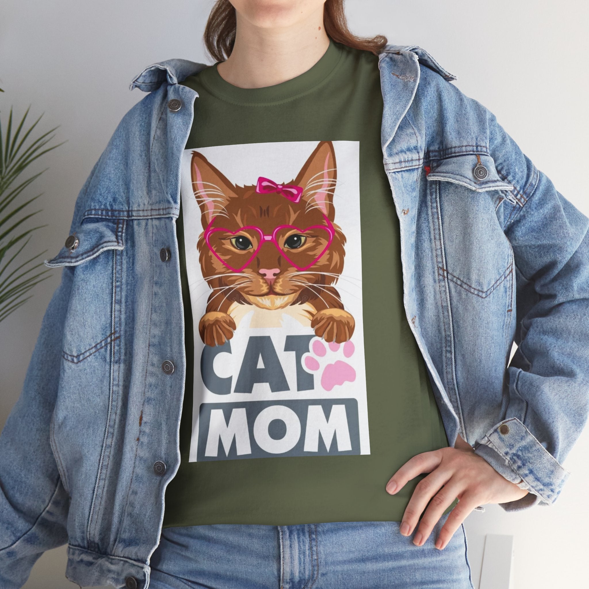 Cat Mom T-Shirt — Cute Cat Face Graphic Tee with "CAT MOM" Paw Print