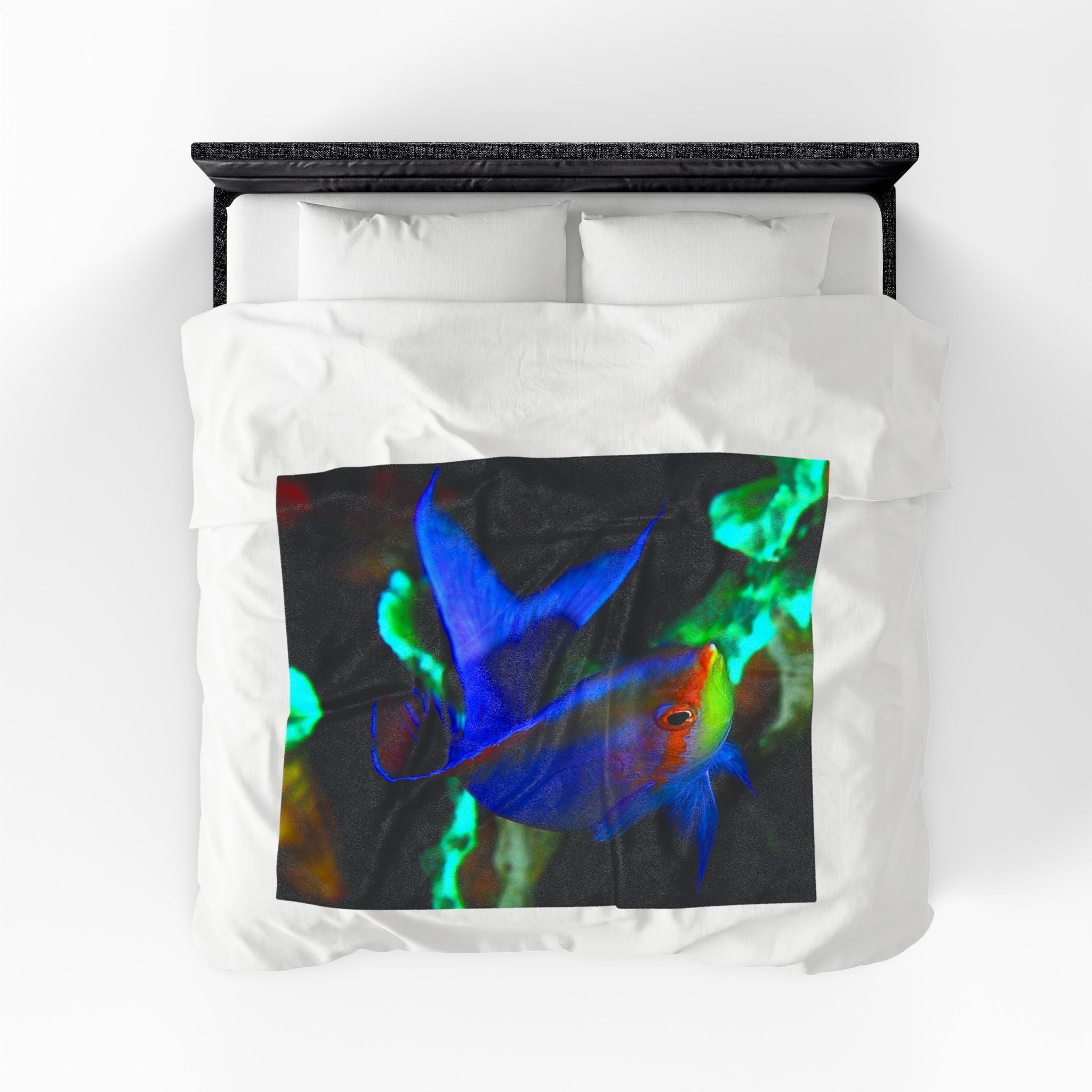 Tropical Fish Velveteen Plush Blanket — Vibrant Aquarium Throw for Ocean Lovers