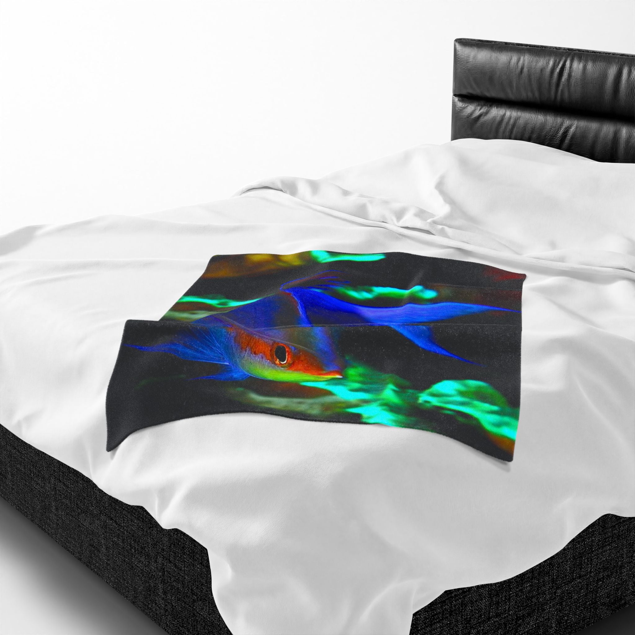 Tropical Fish Velveteen Plush Blanket — Vibrant Aquarium Throw for Ocean Lovers