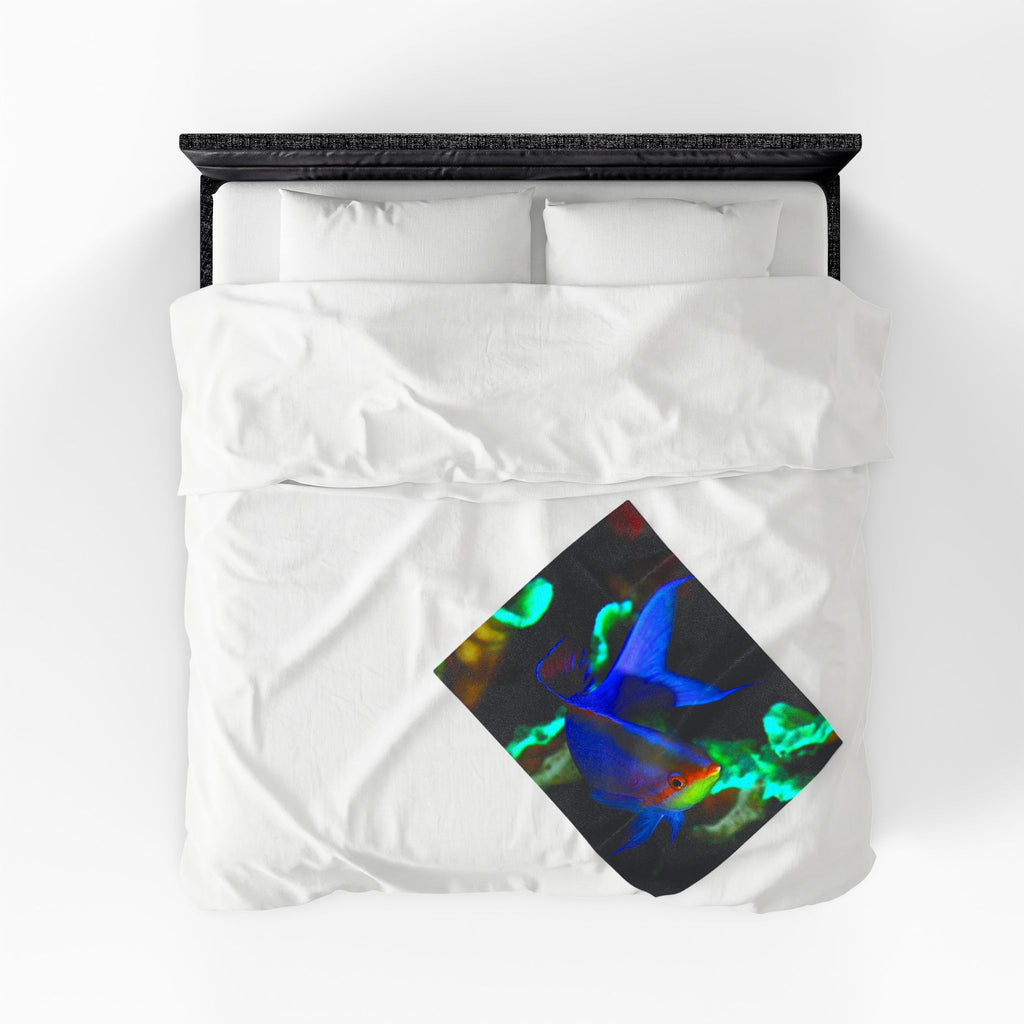 Tropical Fish Velveteen Plush Blanket — Vibrant Aquarium Throw for Ocean Lovers
