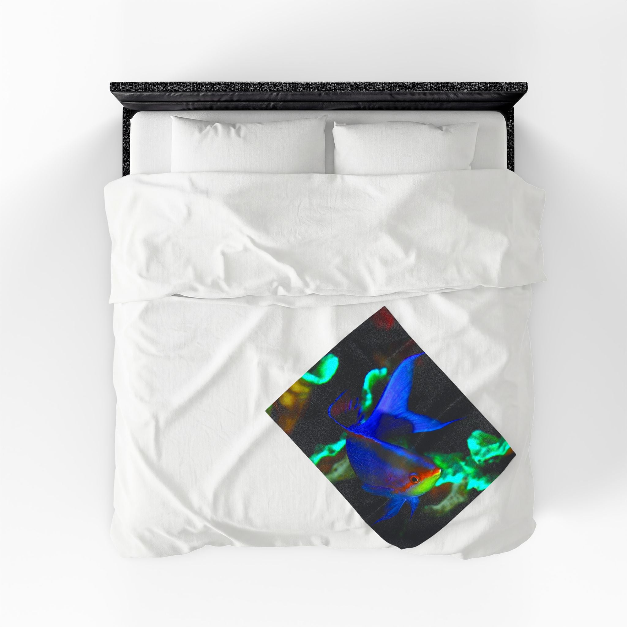 Tropical Fish Velveteen Plush Blanket — Vibrant Aquarium Throw for Ocean Lovers
